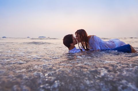Sexualität im Urlaub: Paar im Meer