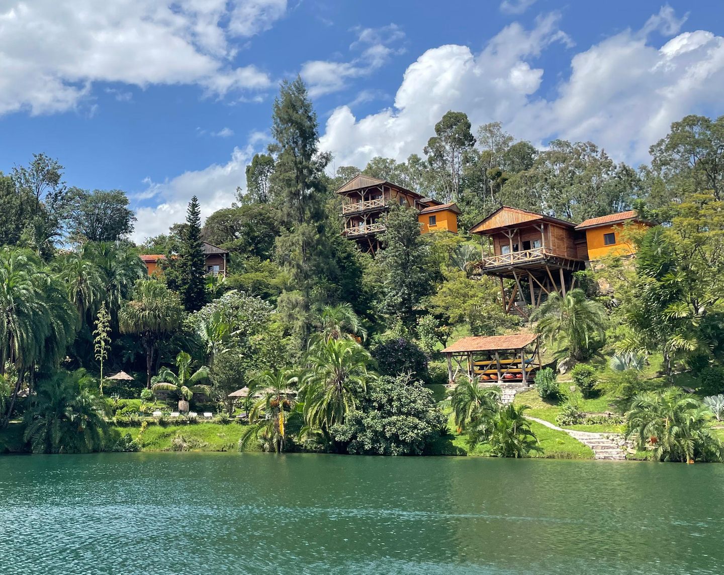 Die Cormoran Lodge bei Kibuye am Kivusee in Ruanda