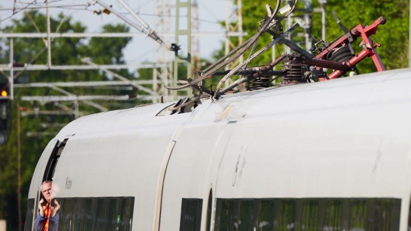 Oberleitungsschaden: 750 Passagiere saßen etwa drei Stunden in Zügen fest