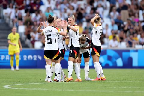 Erst schwerfällig, dann souverän: Die DFB-Elf schlägt sich im Auftaktspiel des olympischen Fußballturniers ganz gut