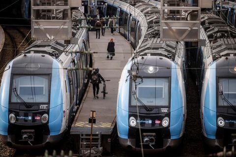 Frankreich: Züge stehen am Bahnhof Gare Saint-Lazare in Paris