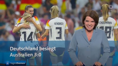 Susanne Daubner lacht bei den "Tagesthemen"