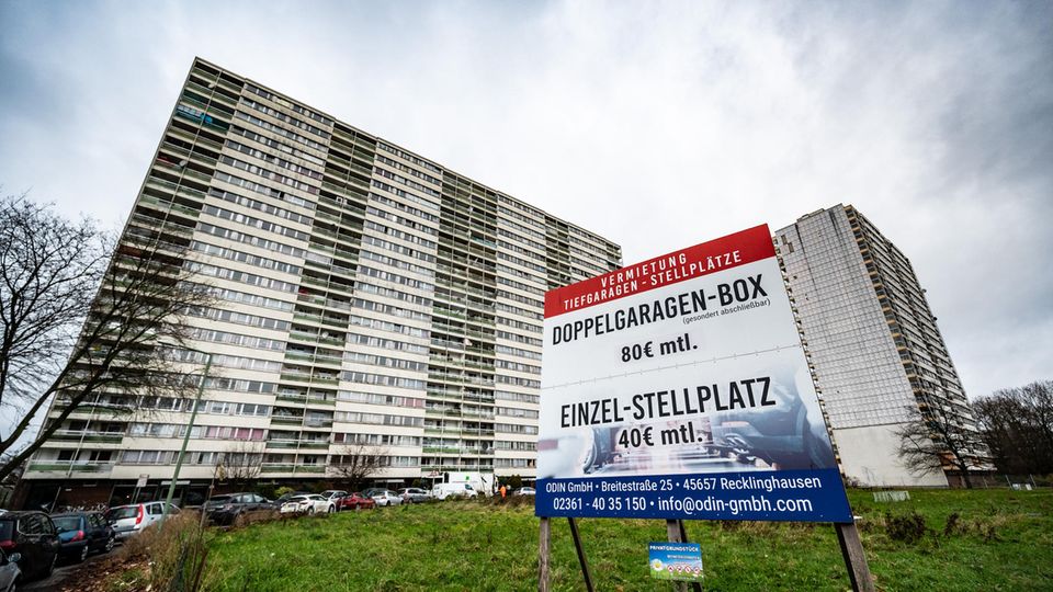 "Bedrohliche Zustellsituation": Zu gefährlich: DHL weigert sich, Duisburger Hochhaus zu beliefern