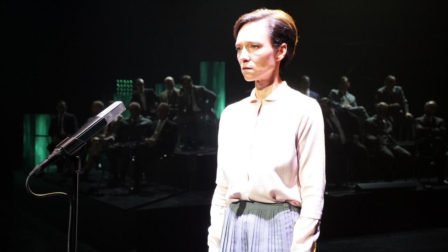 Sabine Timoteo als Zeugin im Film über den Auschwitz-Prozess "Die Ermittlung"