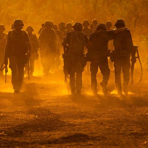 Die ukrainischen Sodaten verteidigen zäh ihre Positionne, doch Gleitbomben und Guerillataktik setzen ihnen zu