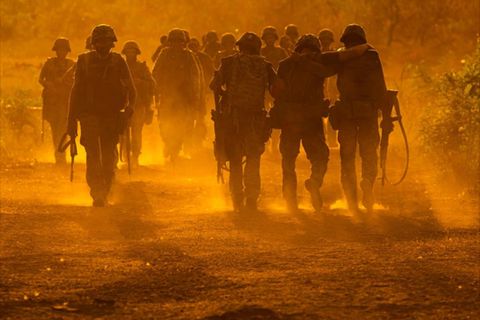 Die ukrainischen Sodaten verteidigen zäh ihre Positionne, doch Gleitbomben und Guerillataktik setzen ihnen zu
