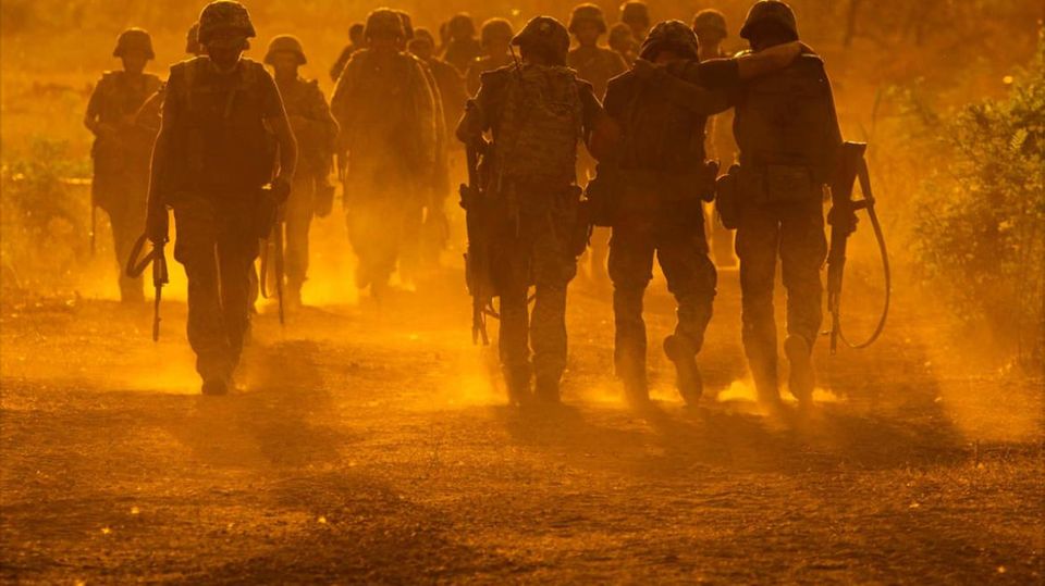 Die ukrainischen Sodaten verteidigen zäh ihre Positionne, doch Gleitbomben und Guerillataktik setzen ihnen zu