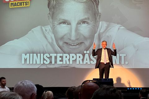 Der Altwessi gibt den Oberossi: Björn Höcke beim Wahlkampfauftakt Ende Juli im thüringischen Arnstadt