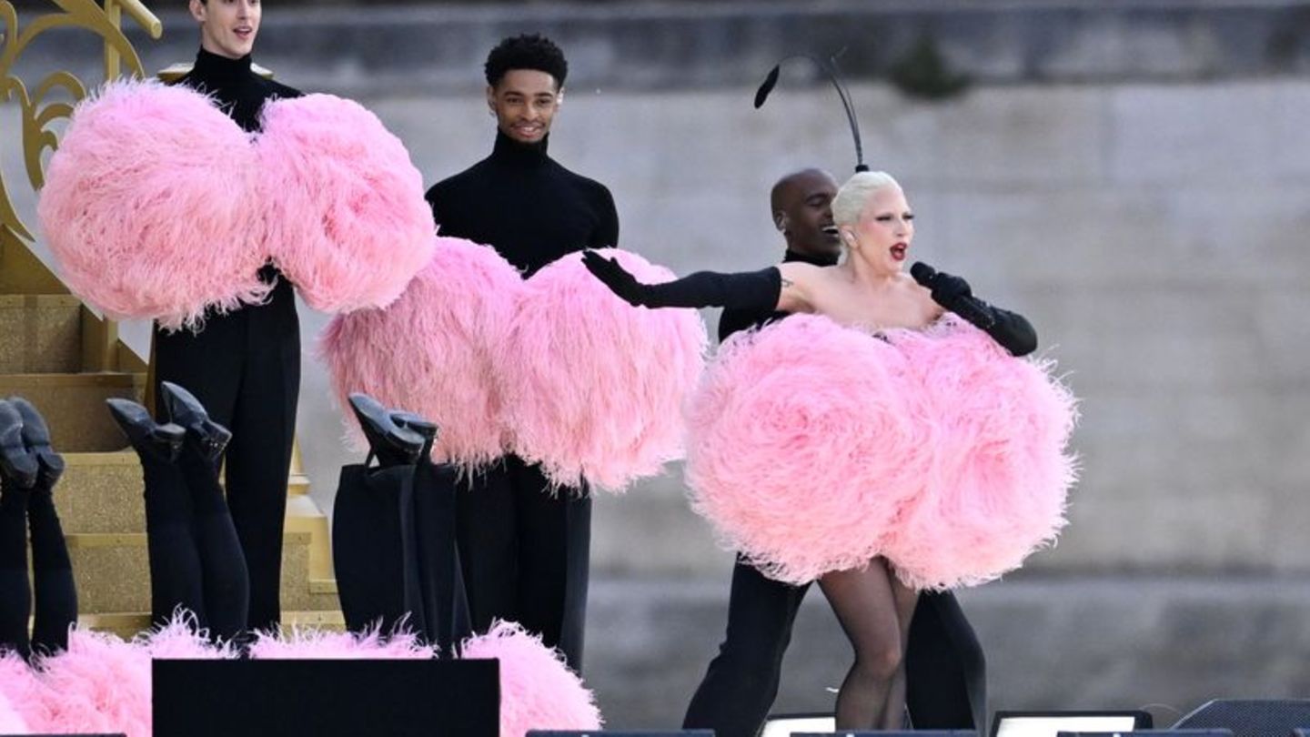 Spiele in Paris: Olympia-Eröffnung: Lady Gaga singt auf goldener Treppe