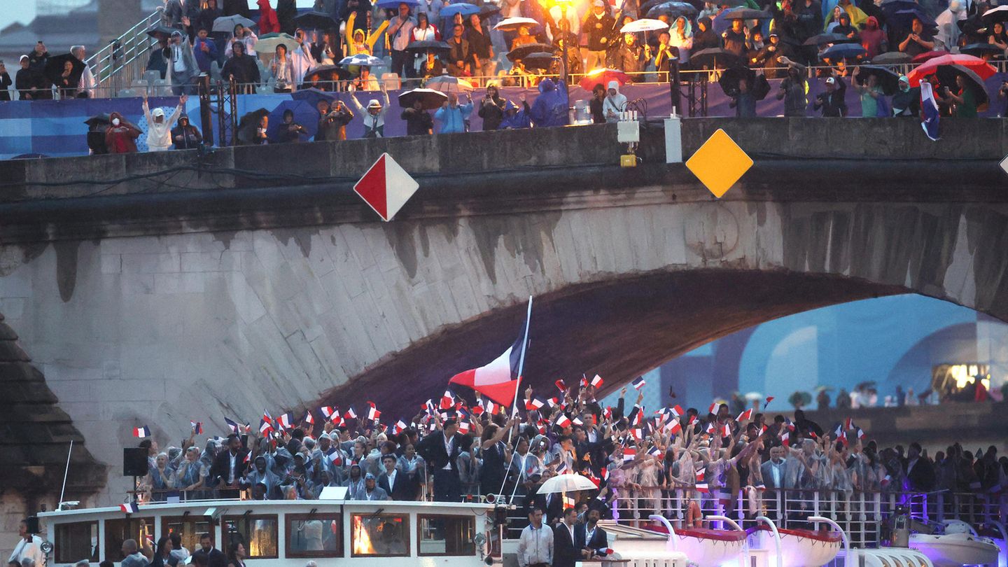 Die französische Mannschaft mit über 500 Mitgliedern, von denen nicht alle an Bord sind. Schließlich haben einige am Samstagmorgen bereits Wettkämpfe