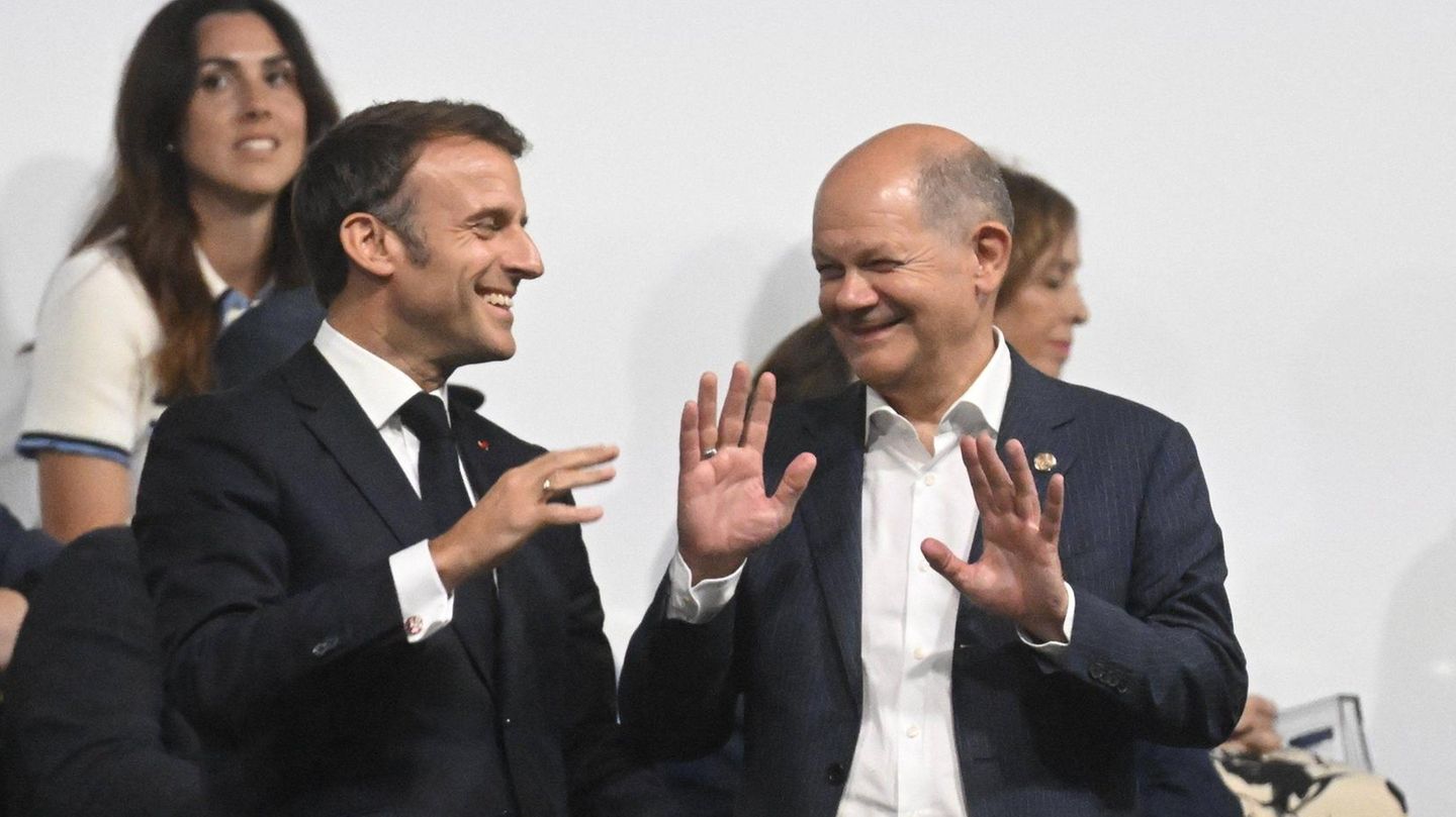 Macron empfängt den gut gelaunten Bundeskanzler Olaf Scholz