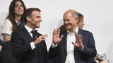 Macron empfängt den gut gelaunten Bundeskanzler Olaf Scholz