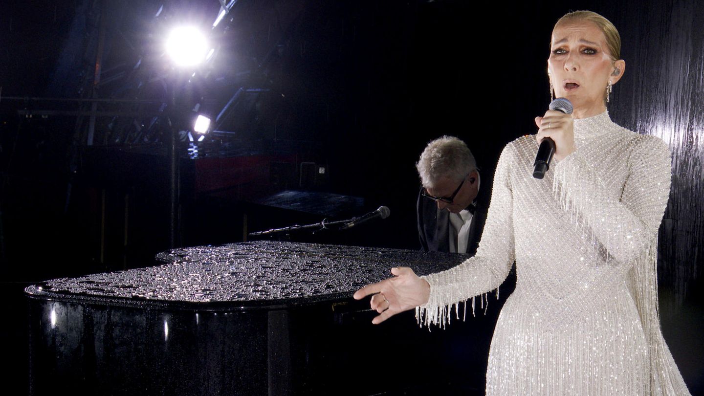 Olympia 2024: Atemberaubener Auftritt: Céline Dion singt Chanson auf dem Eiffelturm bei Eröffnungsfeier