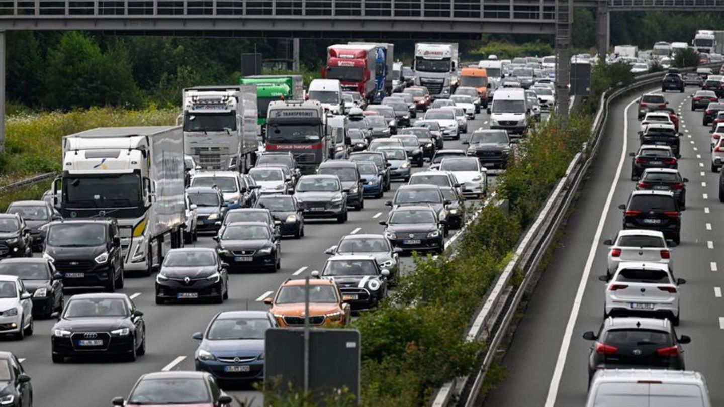Verkehr: Halbzeit der Sommerferien - Kein Stau-Chaos in NRW