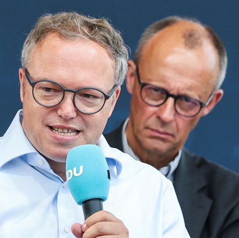 Der Thüringer CDU-Landeschef Mario Voigt beim offiziellen Wahlkampfauftakt Mitte Juli im sächsischen Meerane. Hinter ihm steht der CDU-Bundesvorsitzende Friedrich Merz.