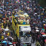 75 Trucks waren dem veranstaltenden Verein zufolge angemeldet, dazu mehr als hundert Fußgruppen. Für den Schutz der Teilnehmenden sorgte die Polizei mit rund 1200 Kräften