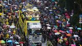 75 Trucks waren dem veranstaltenden Verein zufolge angemeldet, dazu mehr als hundert Fußgruppen. Für den Schutz der Teilnehmenden sorgte die Polizei mit rund 1200 Kräften