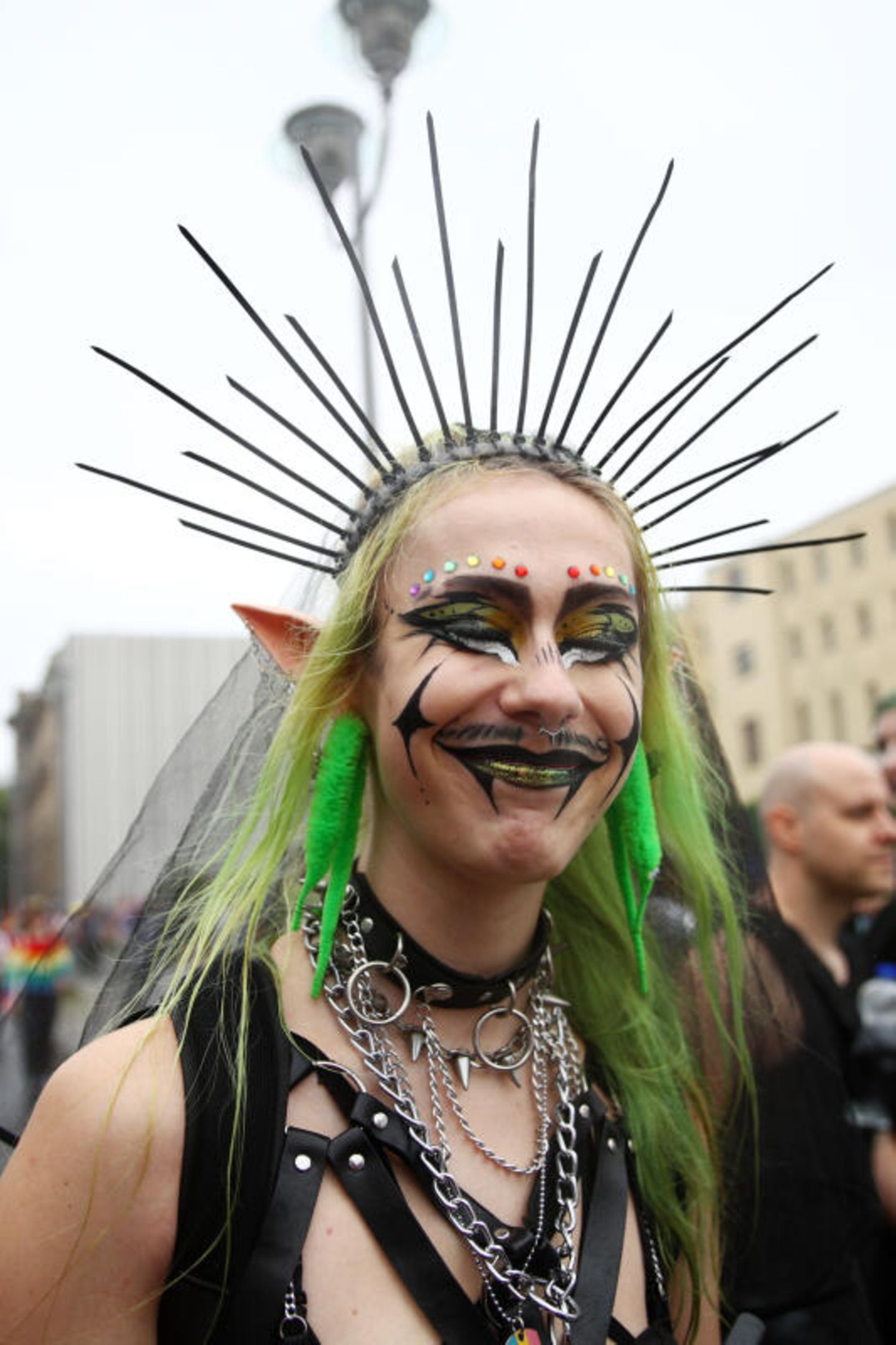 Oder dieser bunte Mix aus Elf und Freiheitsstatue