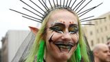 Oder dieser bunte Mix aus Elf und Freiheitsstatue