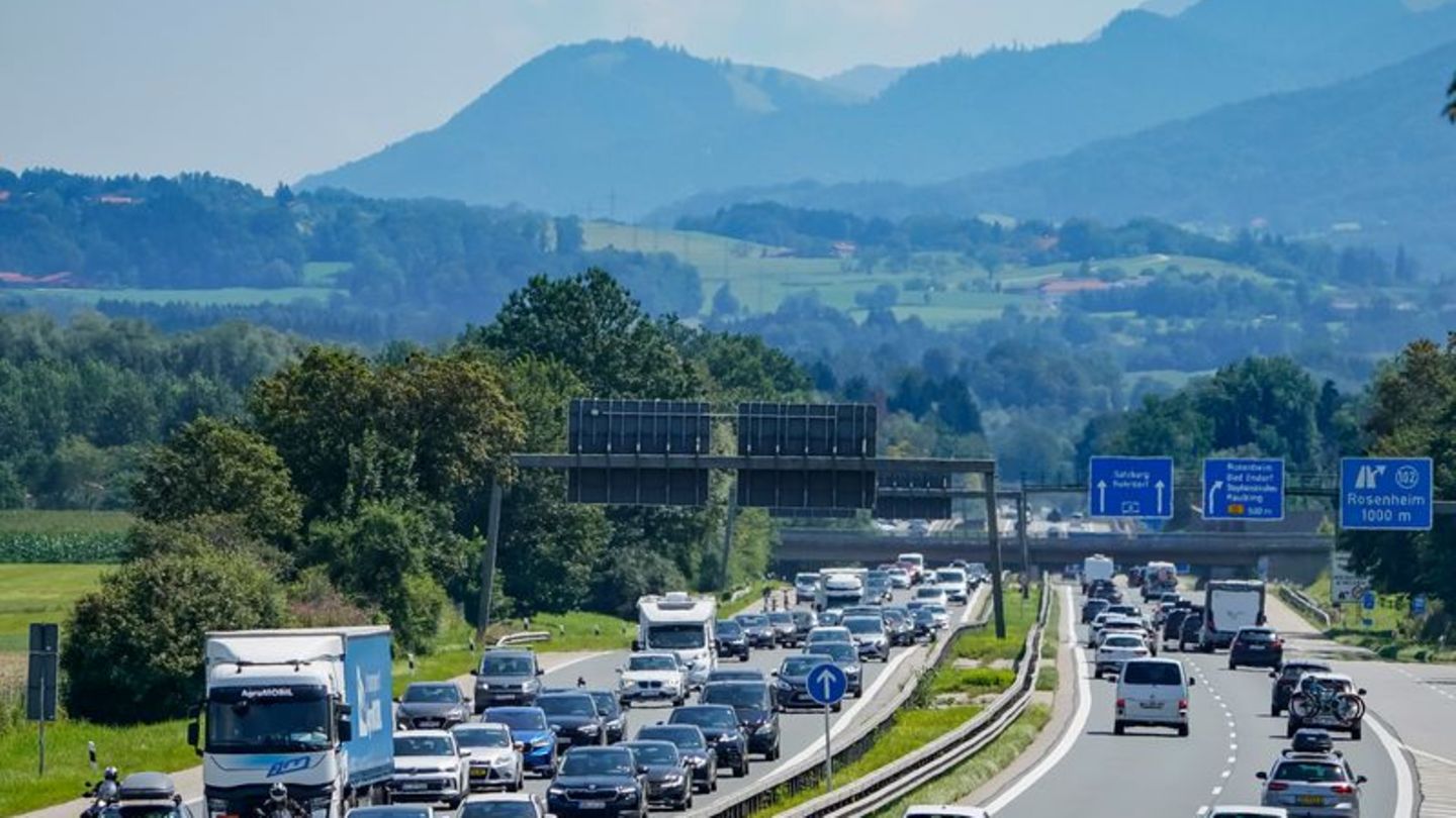 Verkehr: Staureiches Wochenende mit Ferienbeginn in Bayern