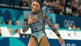 Für Simone Biles ist der Olympia-Auftakt geglückt. Läuft alles nach Plan, kann Biles noch weitere vier Olympiasiege in Paris feiern. Im Mehrkampf mit einem Vorsprung von mehr als 3,5 Punkten sowie am Sprung und am Boden war sie in der Qualifikation unangefochten die Beste. Am Schwebebalken lag nur die Chinesin Zhou Yaqin knapp vor ihr. Sollte ihr dies gelingen, würde sie nach Goldmedaillen zur bislang erfolgreichsten Olympia-Turnerin, Larissa Latynina (UdSSR) aufschließen.
