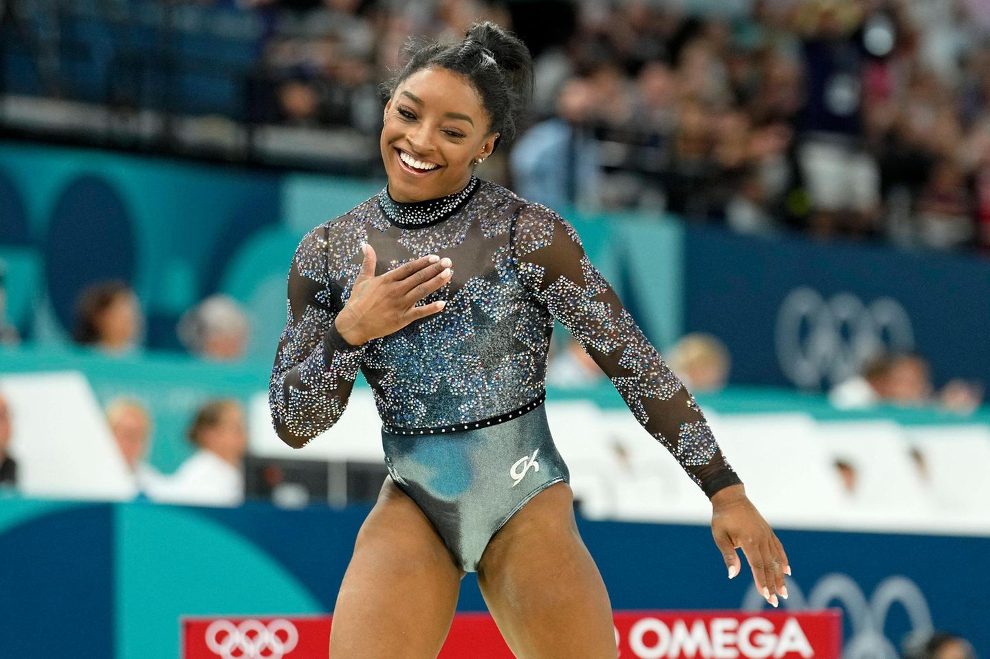 Simone Biles Bei Olympia Sie Begeistert Die Promis Und Holt Das Erste