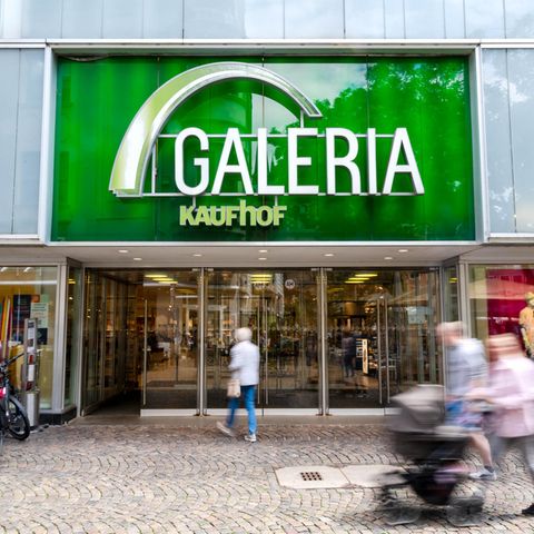 Die Kaufhauskette Galeria lässt das Insolvenzverfahren nach knapp sieben Monaten hinter sich