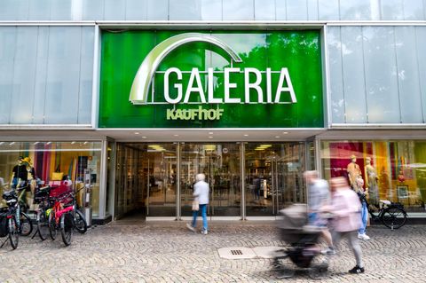 Die Kaufhauskette Galeria lässt das Insolvenzverfahren nach knapp sieben Monaten hinter sich