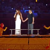Warum Sarah Brightman gleich zweimal mit Liedern auf der Olympiabühne steht, bleibt eines der großen Rätsel der Geschichte. Offensichtlich gab es eine hartnäckige Fraktion im Olympischen Komitee, die der Sängerin wohlwollend gegenüberstand. Fest steht jedenfalls, dass ihre Auftritte nicht die denkwürdigen Momente schufen, die man sich von einem Olympiasong erhoffte.  2008 in Peking präsentierte sie zusammen mit Liu Huan das Duett "You & Me", eine schlechte Kopie aus "One Moment in Time" und "Barcelona", die mit ihrer überladenen Romantik und abrupt aufbrechendem Bombast nicht wirklich zu den Olympischen Spielen passte. Auch 1992 in Barcelona konnte Brightman nicht überzeugen. Statt der offiziellen Hymne "Barcelona" von Freddie Mercury und Montserrat Caballé trat sie zusammen mit José Carreras mit "Amigos Para Siempre" auf. Dieser sentimental-lauwarme Pop-Schlager, der einige Klassik-Elemente enthält, bleibt als eher unauffälliger Beitrag in Erinnerung.
