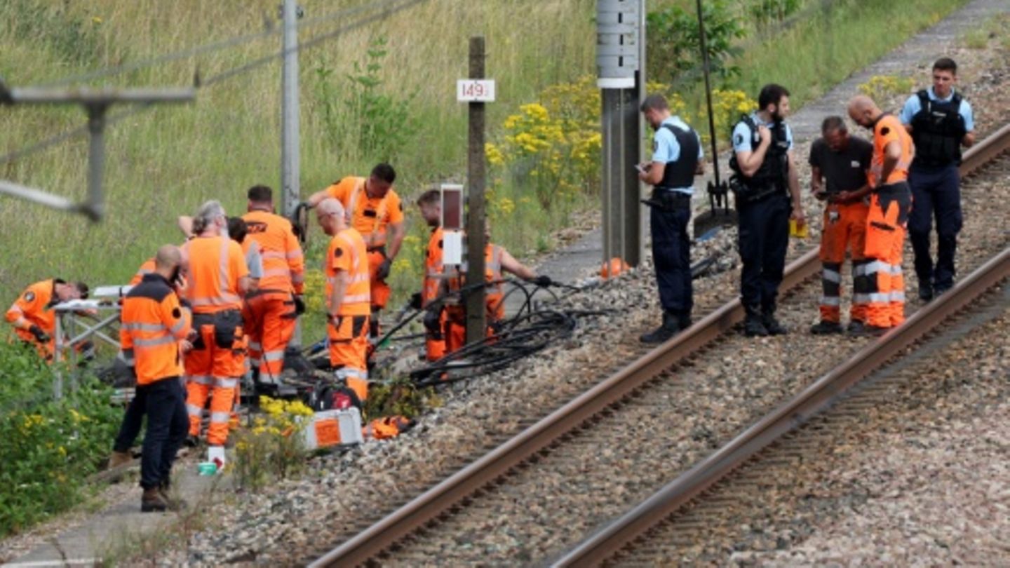 Nach Bahn-Sabotage in Frankreich lenkt Innenminister Verdacht auf Linksextreme
