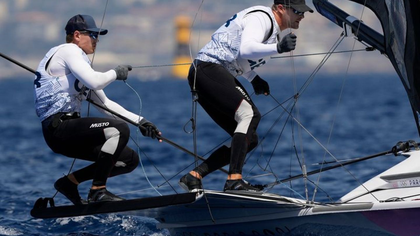 Wenig Wind vor Marseille: Segel-Duos bleiben bei Olympia stark