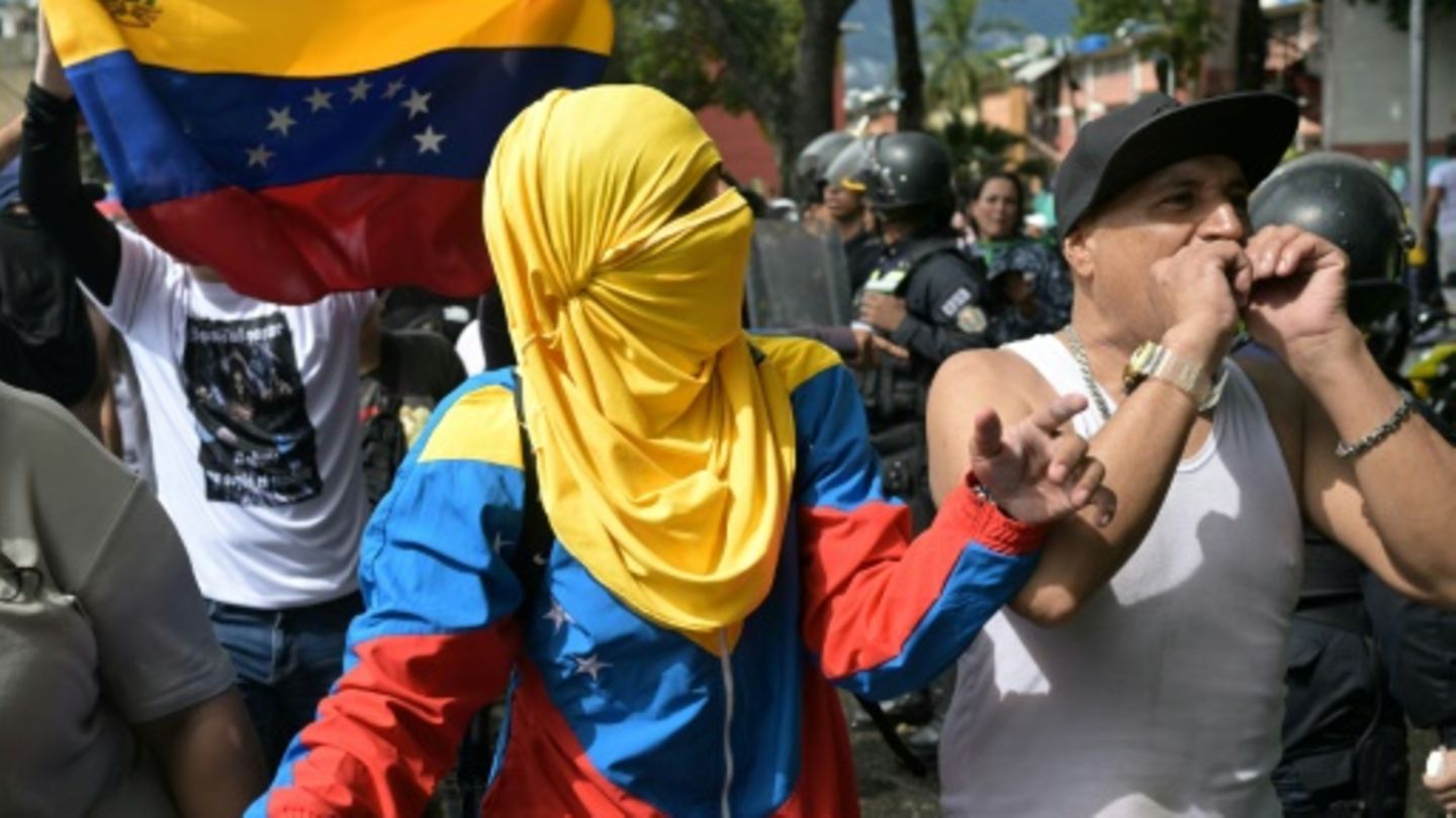 Spontane Demonstrationen nach umstrittenem Wahlsieg von Maduro in Venezuela