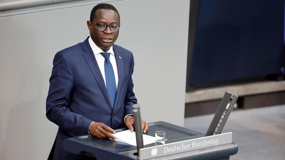 Karamba Diaby, 62, SPD