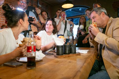 CSU-Politiker lädt ein: "Ich liebe Döner!": Markus Söders Döner-Dinner mit seinen Followern