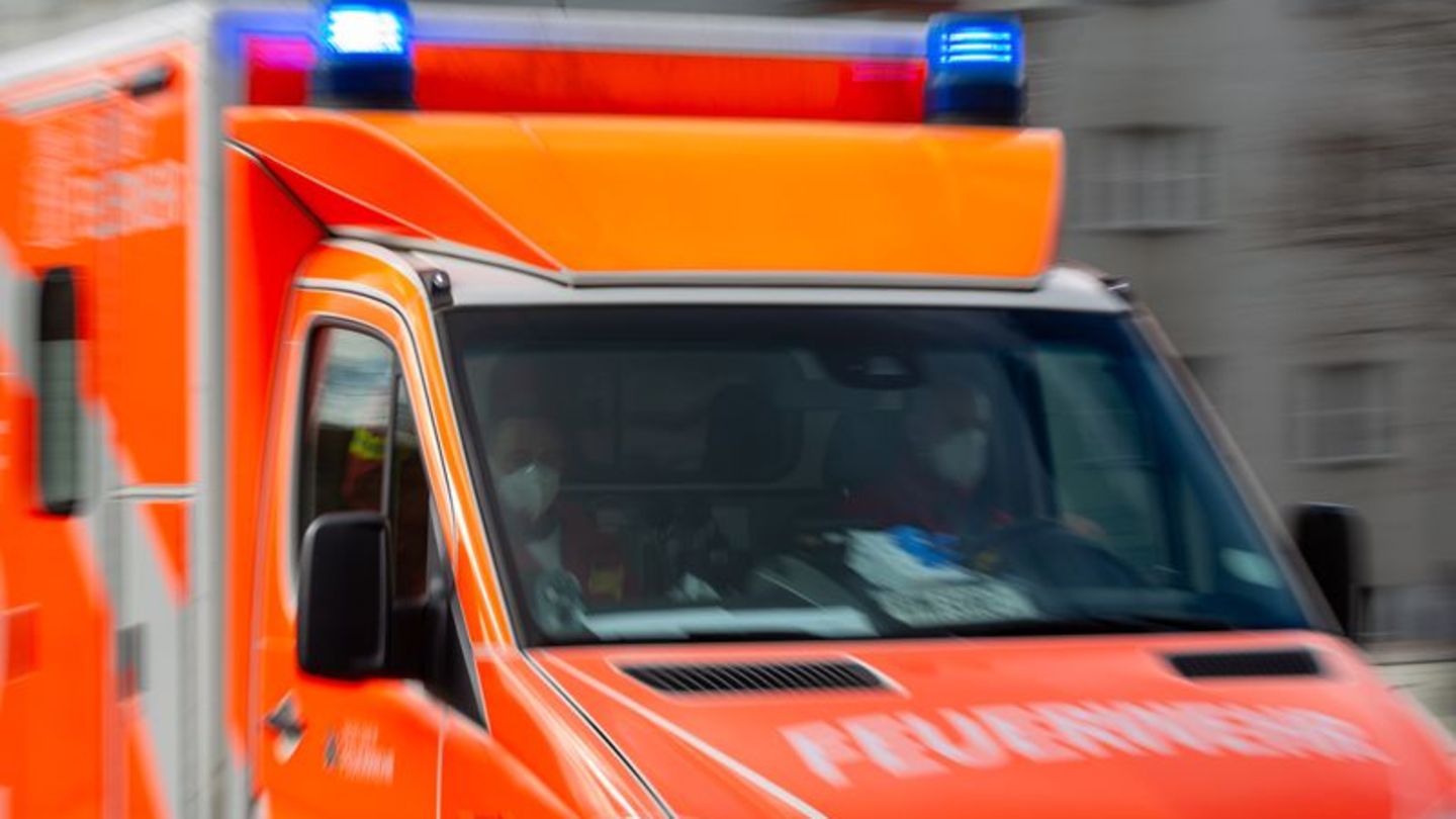 Unfälle: Mann stürzt von Leiter - tödlich verletzt