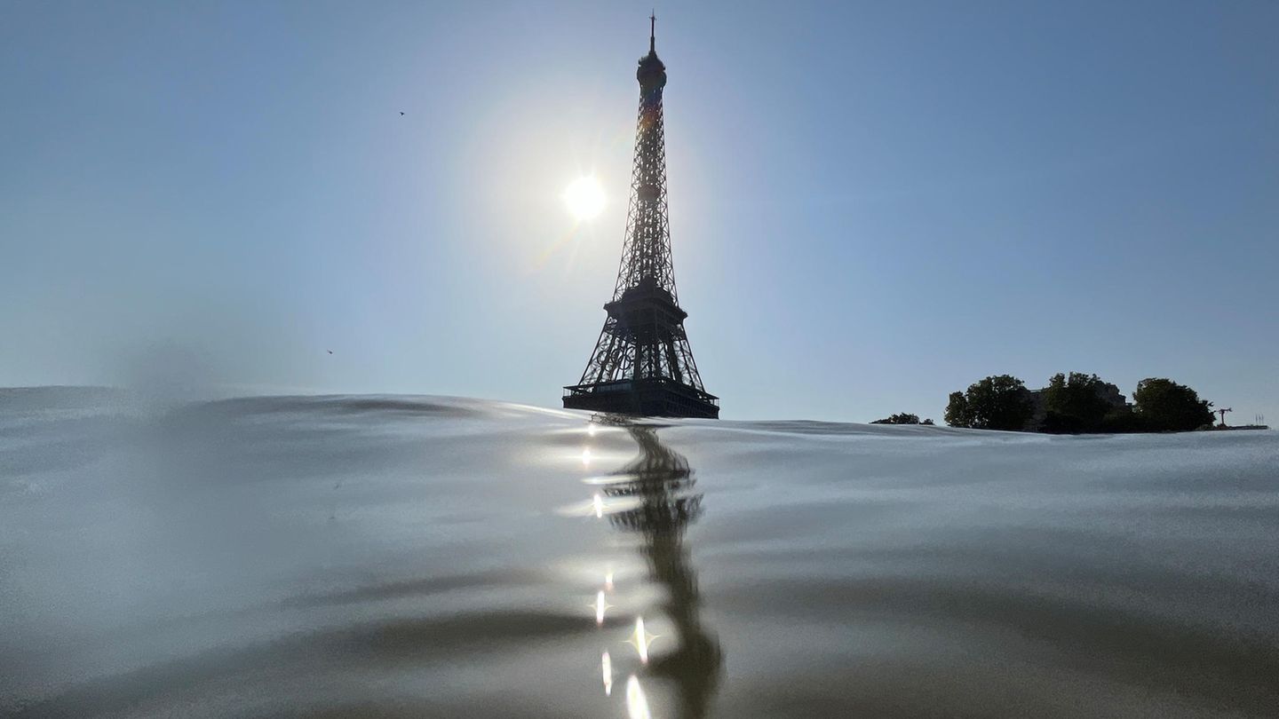 Sightseeing mit Folgen: Schwimmerin wegen Eiffelturm-Foto von Olympischen Spielen suspendiert
