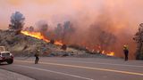 Fast 4900 Feuerwehrleute und 400 Löschfahrzeuge sollen das Inferno eindämmen. Das "Park Fire" wütet seit Mittwoch vergangener Woche in einer Region rund drei Autostunden nordöstlich von San Francisco   