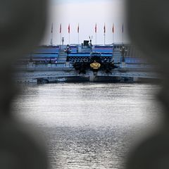 Der Startbereich des Triathlons in der Seine in Paris. Hier sollte am Dienstag der Triathlon der Männer stattfinden, wegen des schmutzigen Wasser wurde er aber verschoben.