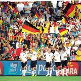 Bastian Schweinsteiger mit Kollegen bei der WM 2010