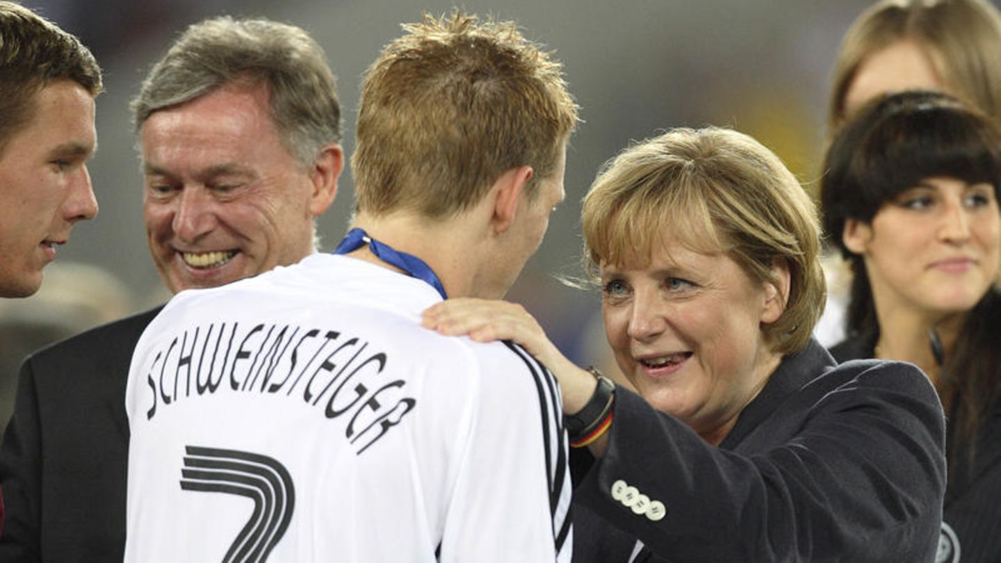 Schweinsteiger mit Merkel Schweinsteiger mit Merkel