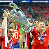 2013 gelingt Schweinsteiger mit dem FC Bayern München das große Triple. Die Mannschaft wird Deutscher Meister, siegt im Champions-League-Finale im Wembley Stadion gegen Borussia Dortmund und holt sich dann auch noch den DFB-Pokal.
