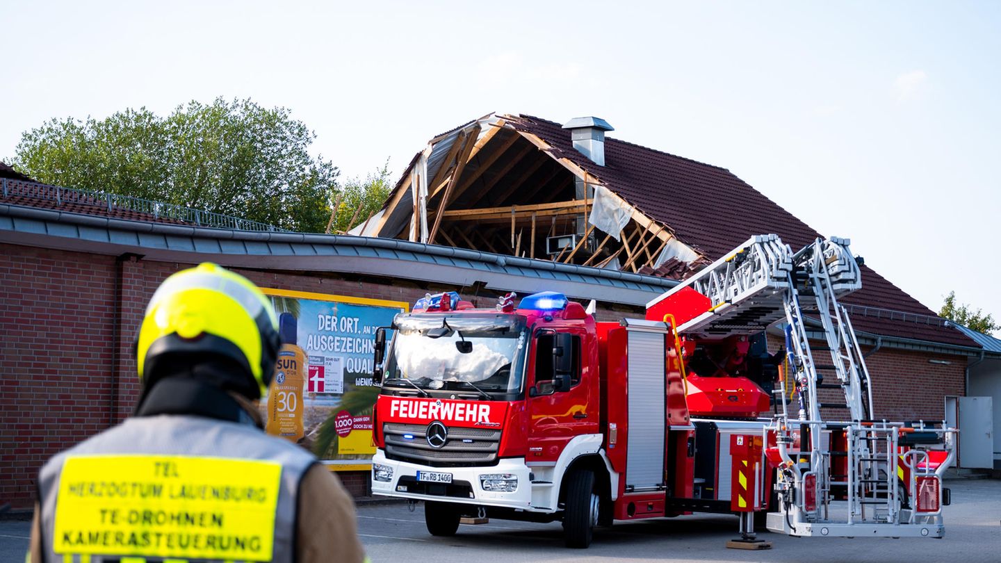 Schleswig-Holstein: Supermarktdach eingestürzt – zwölf Menschen leicht verletzt