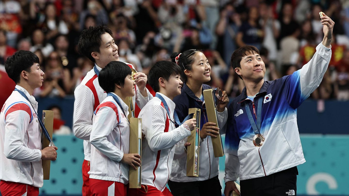 Tischtennis: Dieses Selfie mit Athleten aus Süd- und Nordkorea sorgt für Aufsehen