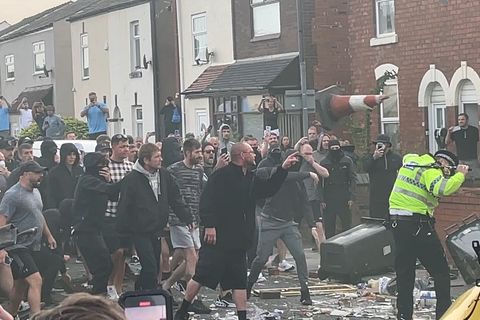 Schwere Ausschreitungen nach dem tödlichen Messerangriff im englischen Southport