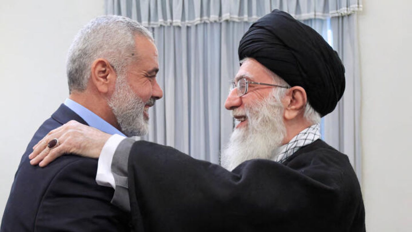 Nahost-Konflikt: Irans oberste Führer Chamenei droht Israel mit 