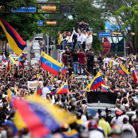 Protestkundgebung mit Menschenmassen in Venezuela
