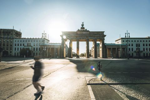 Läuft hier was oder läuft hier nichts? Derzeit liegen Deutschlands Städte im Sommerschlaf – für die einen tödlich öde, für andere das wahre Leben