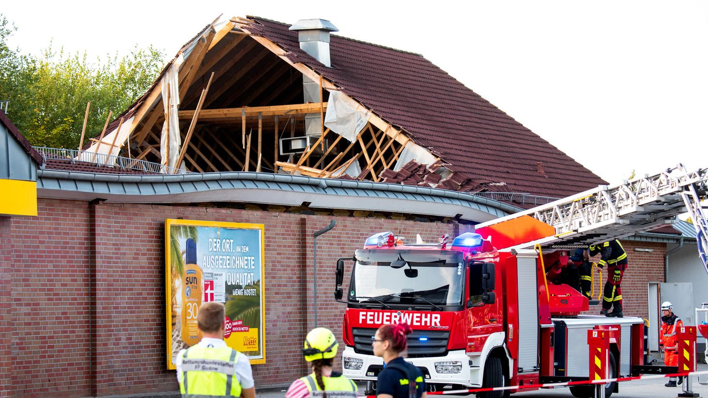 Schleswig-Holstein: Eingestürztes Dach von Supermarkt – so suchten Rettungskräfte nach Verletzen