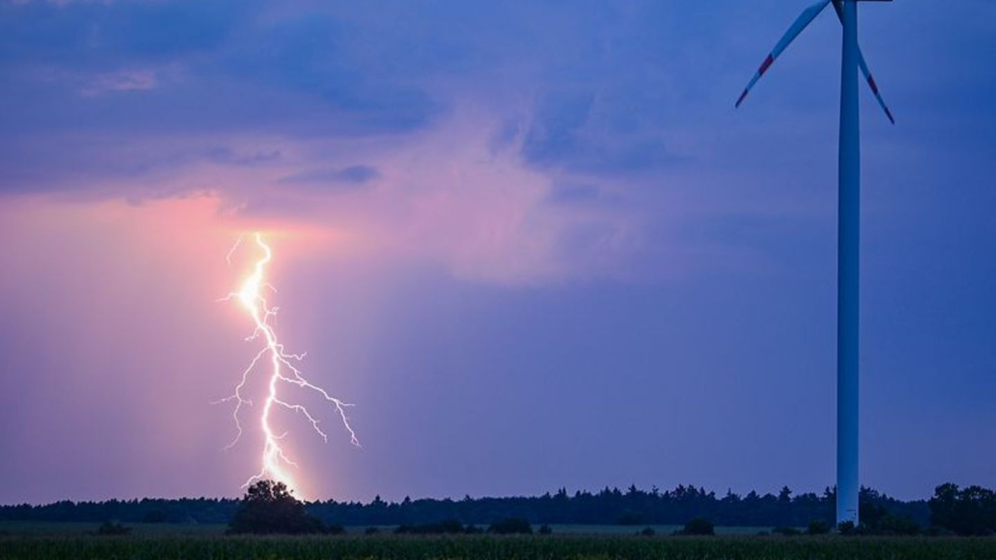 Verhalten bei Gewitter: Blitzschlag-Gefahr: Welche Regeln es zu beachten gilt