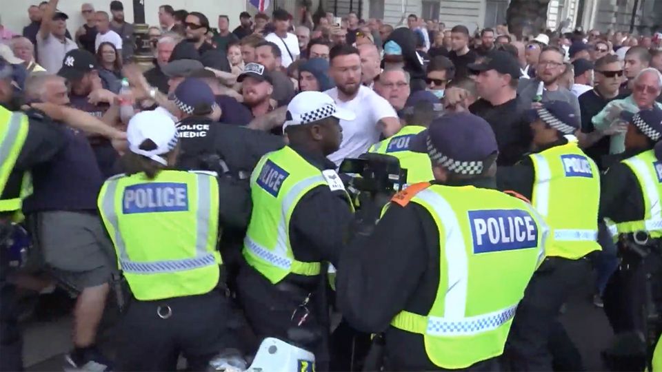 Messerattacke Southport Rechtsextreme Proteste London Nach Messerattacke in Southport: Rechtsextreme Proteste erreichen London
